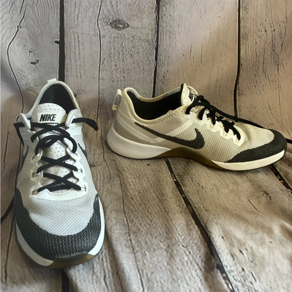Nike Womens Air Zoom Dynamic TR Running Training Shoes Size 9 Athletic‎ Sports